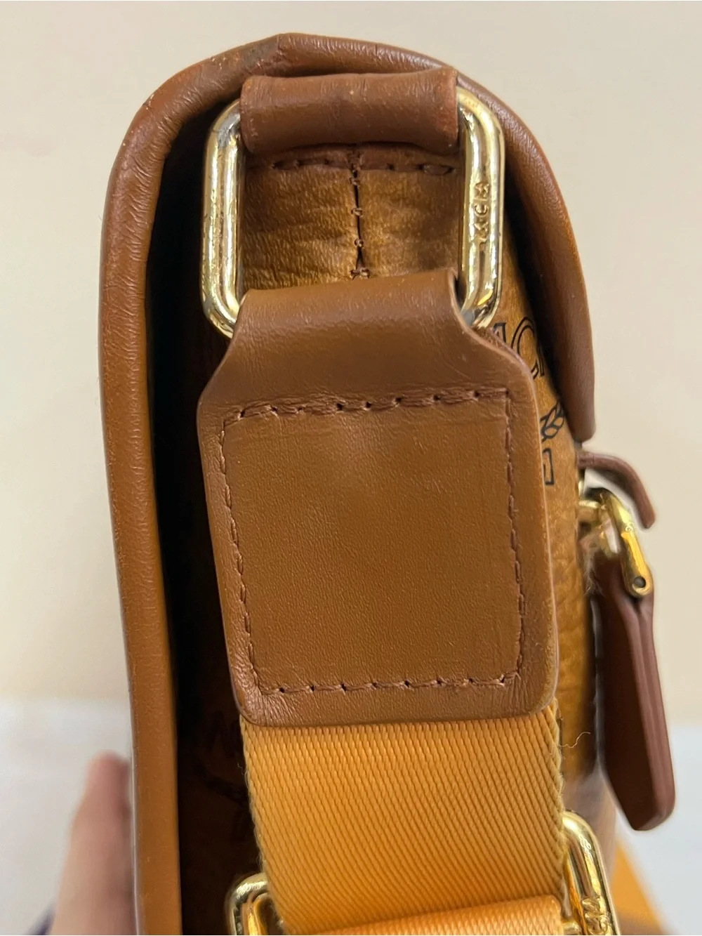 MCM MESSENGER COGNAC